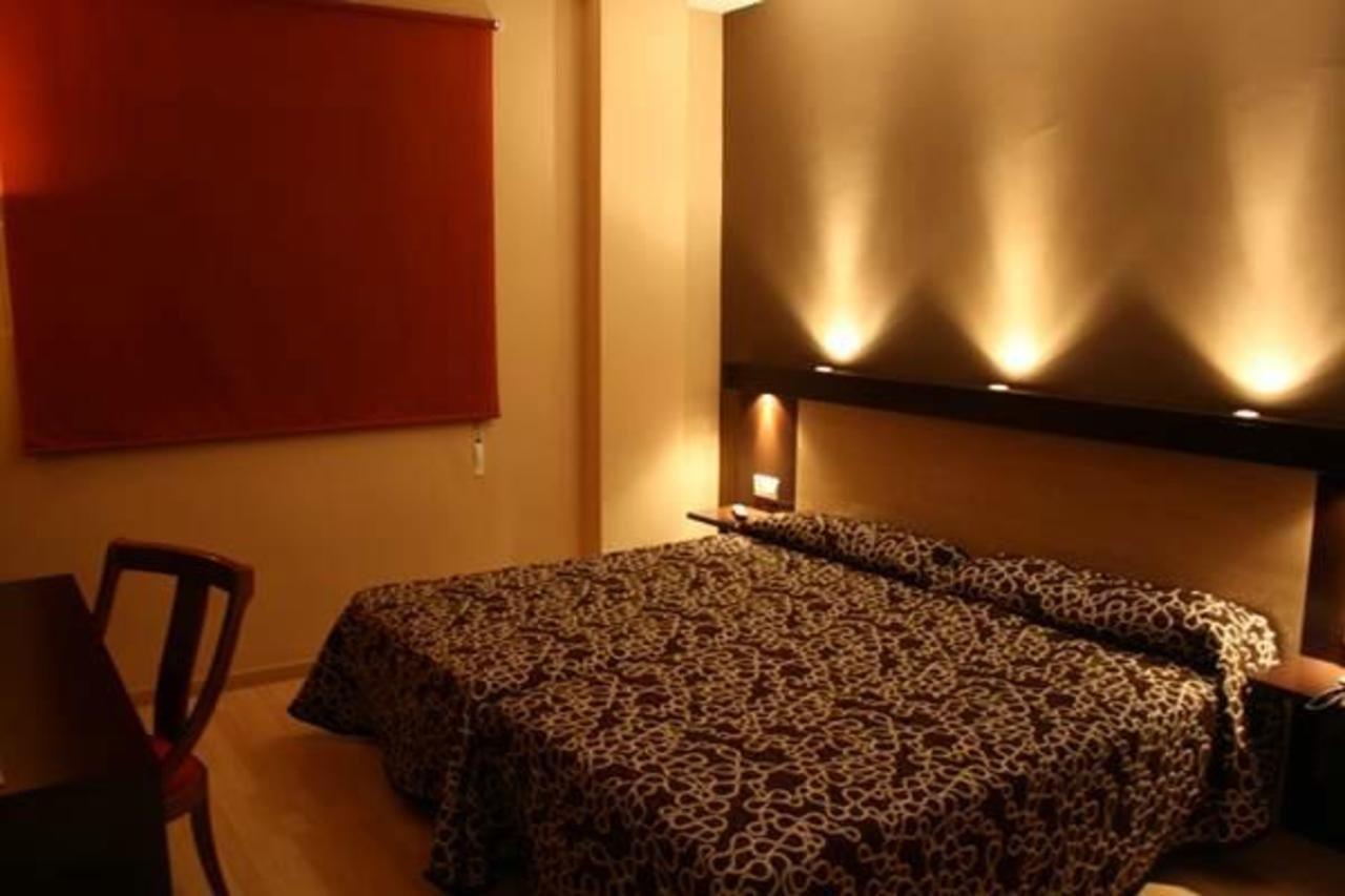 Hotel Acosta Ciudad De La Musica บีญาฟรังกา เด ลอสบาร์รอส ภายนอก รูปภาพ