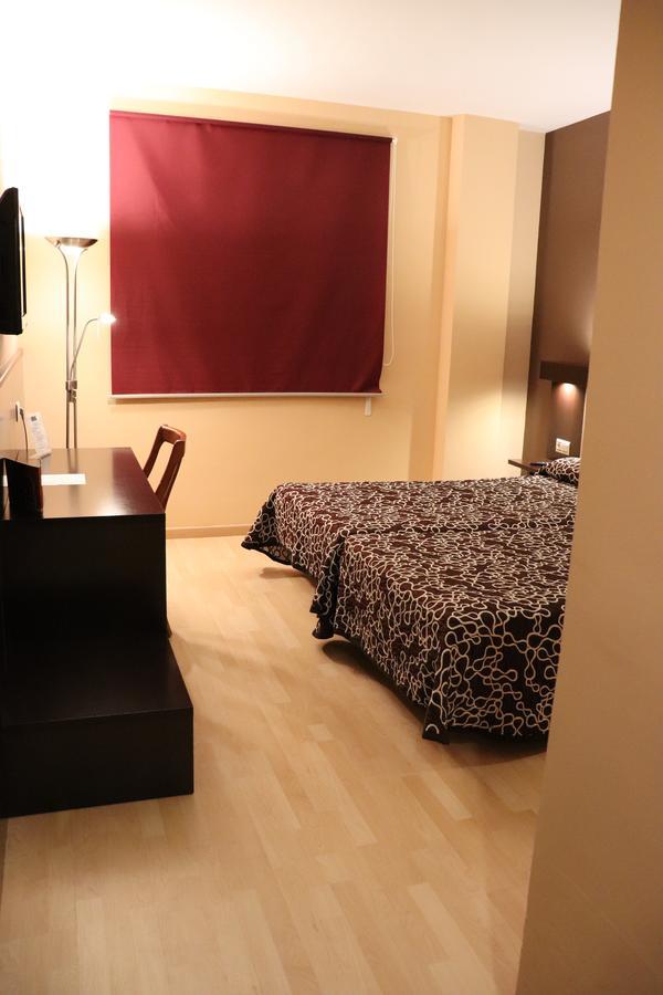 Hotel Acosta Ciudad De La Musica บีญาฟรังกา เด ลอสบาร์รอส ภายนอก รูปภาพ