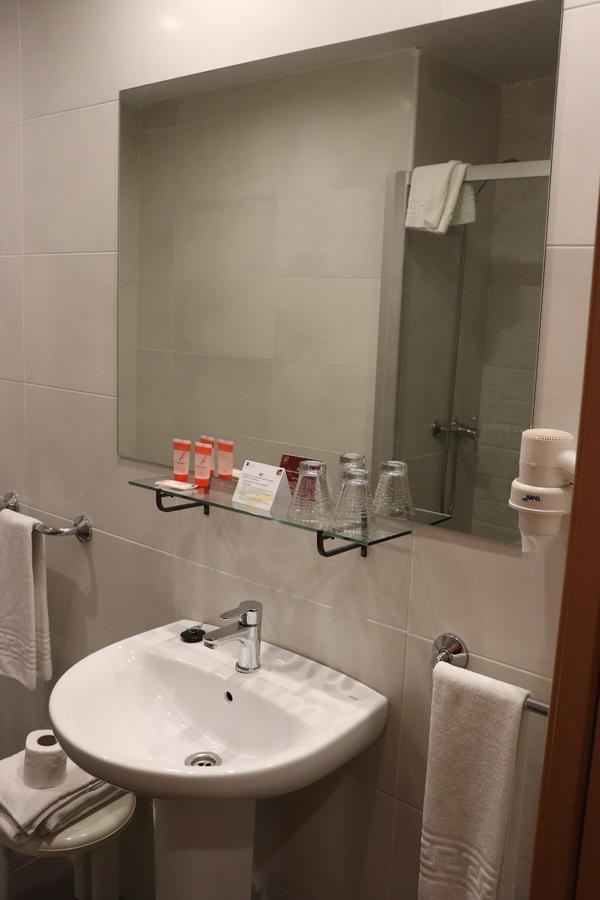 Hotel Acosta Ciudad De La Musica บีญาฟรังกา เด ลอสบาร์รอส ภายนอก รูปภาพ