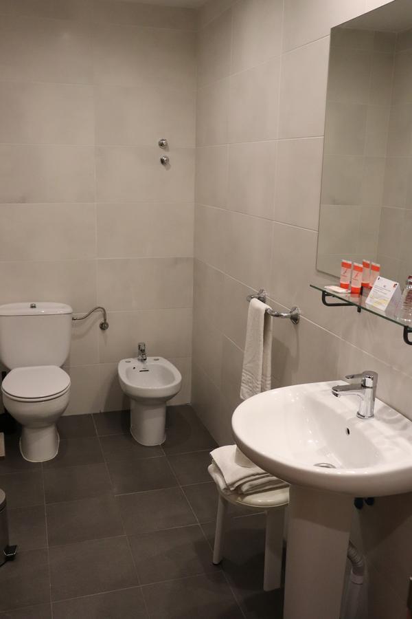 Hotel Acosta Ciudad De La Musica บีญาฟรังกา เด ลอสบาร์รอส ภายนอก รูปภาพ