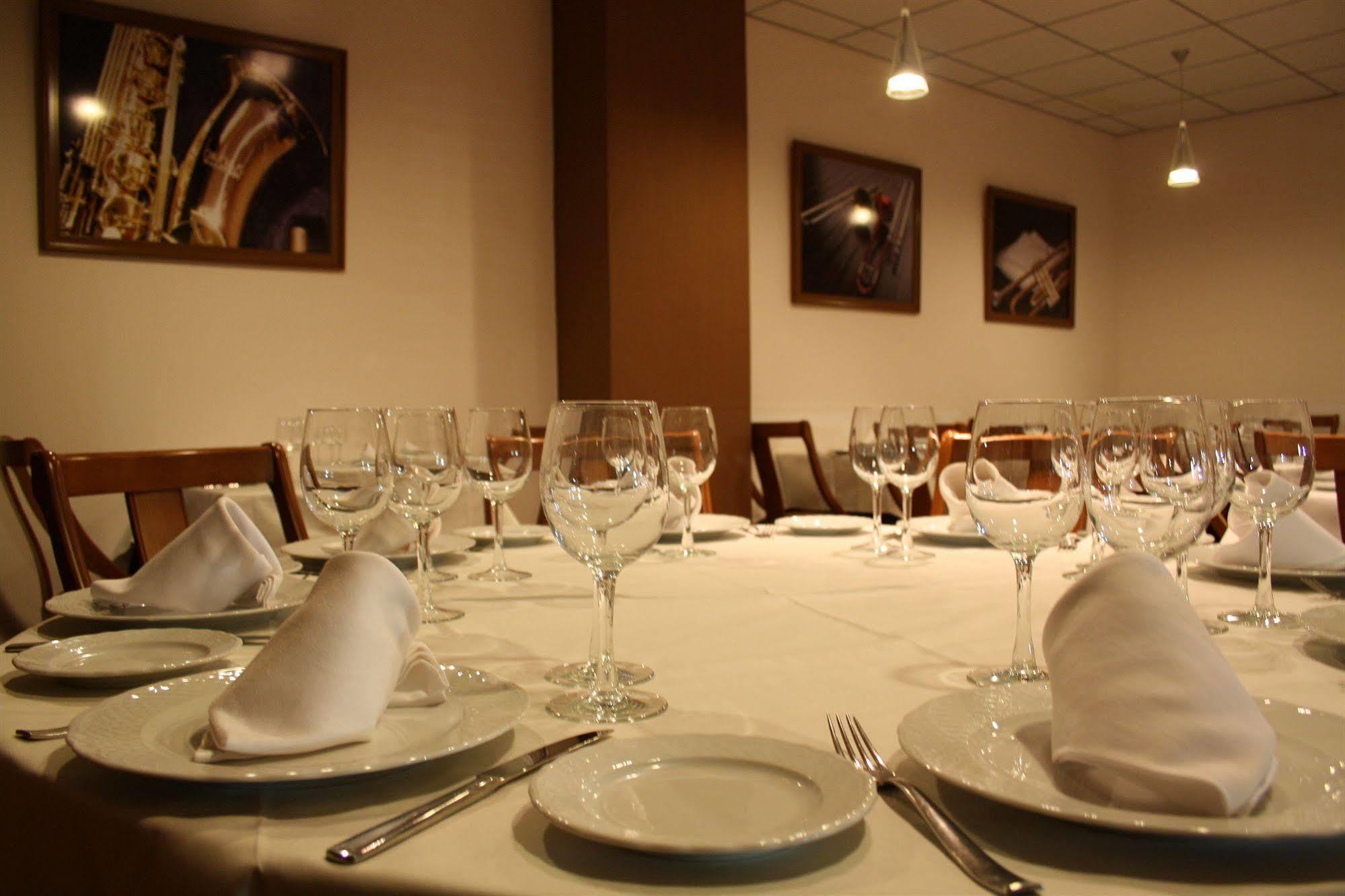 Hotel Acosta Ciudad De La Musica บีญาฟรังกา เด ลอสบาร์รอส ภายนอก รูปภาพ